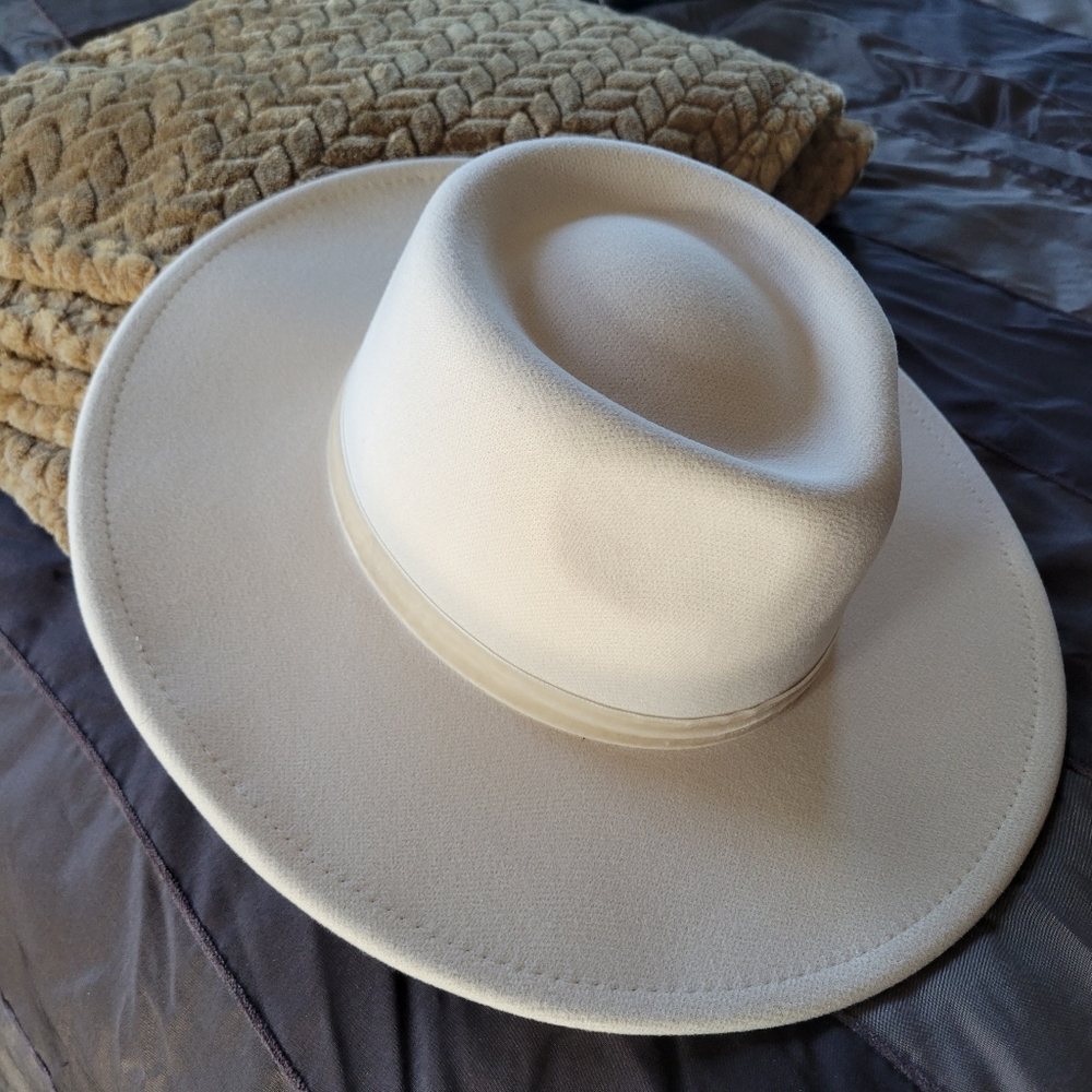 Women's fedora hat